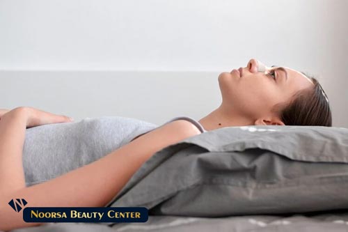 بهترین حالت خوابیدن و استراحت بعد از عمل بینی